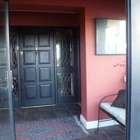 Апартаменты Mellottes Self Catering Cornamona