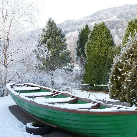 Апартаменты Mellottes Self Catering Cornamona